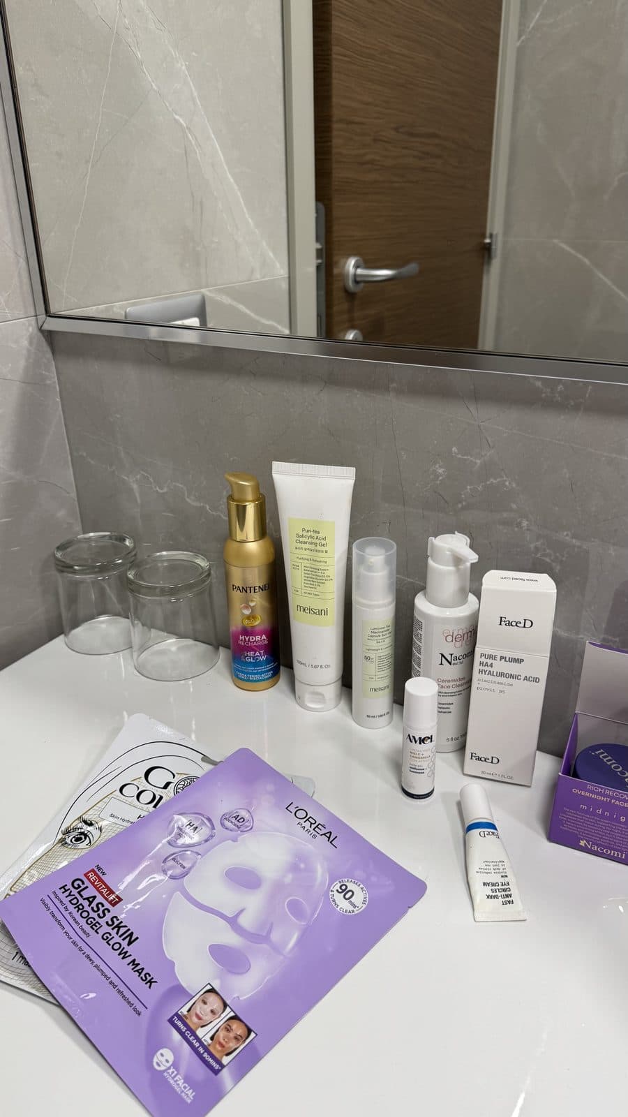 Routine skincare con sheet mask